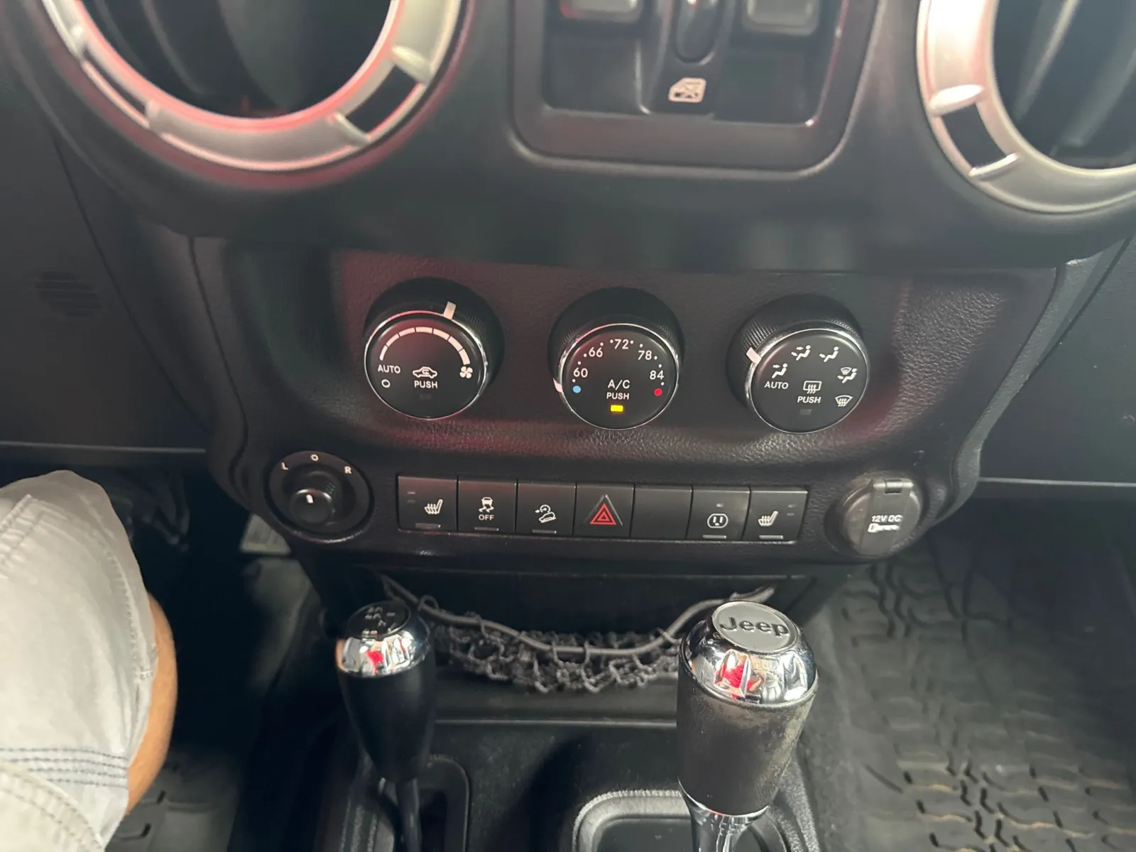 Jeep Wrangler photo 31
