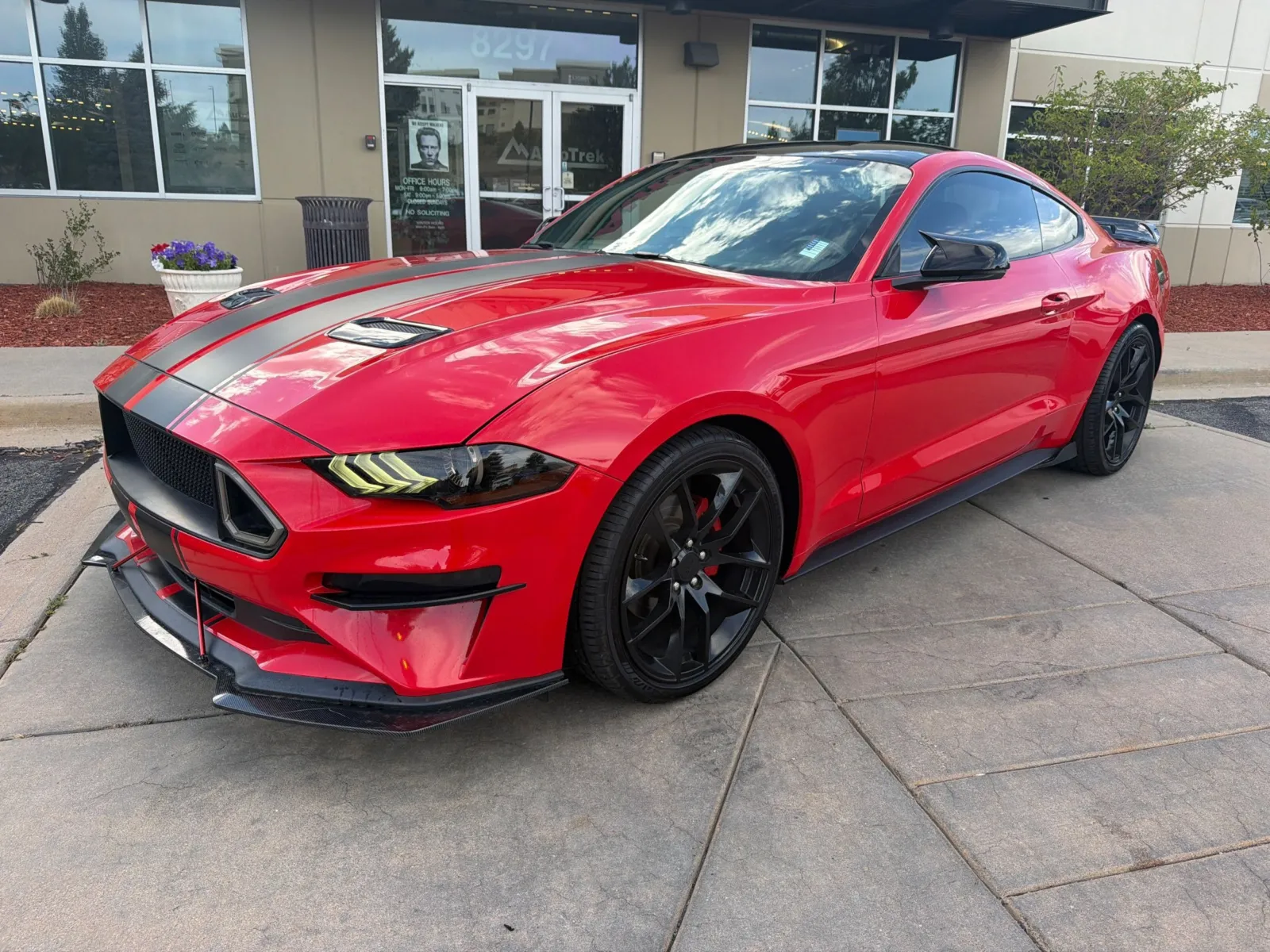 Ford Mustang photo 2