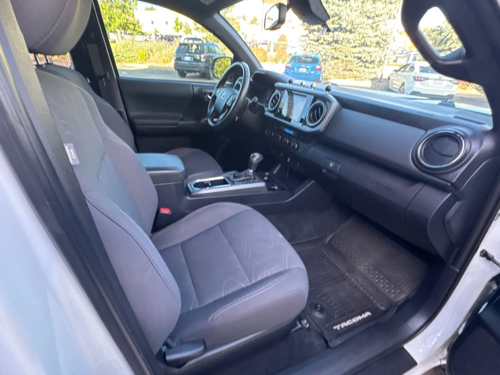 Toyota Tacoma photo 15