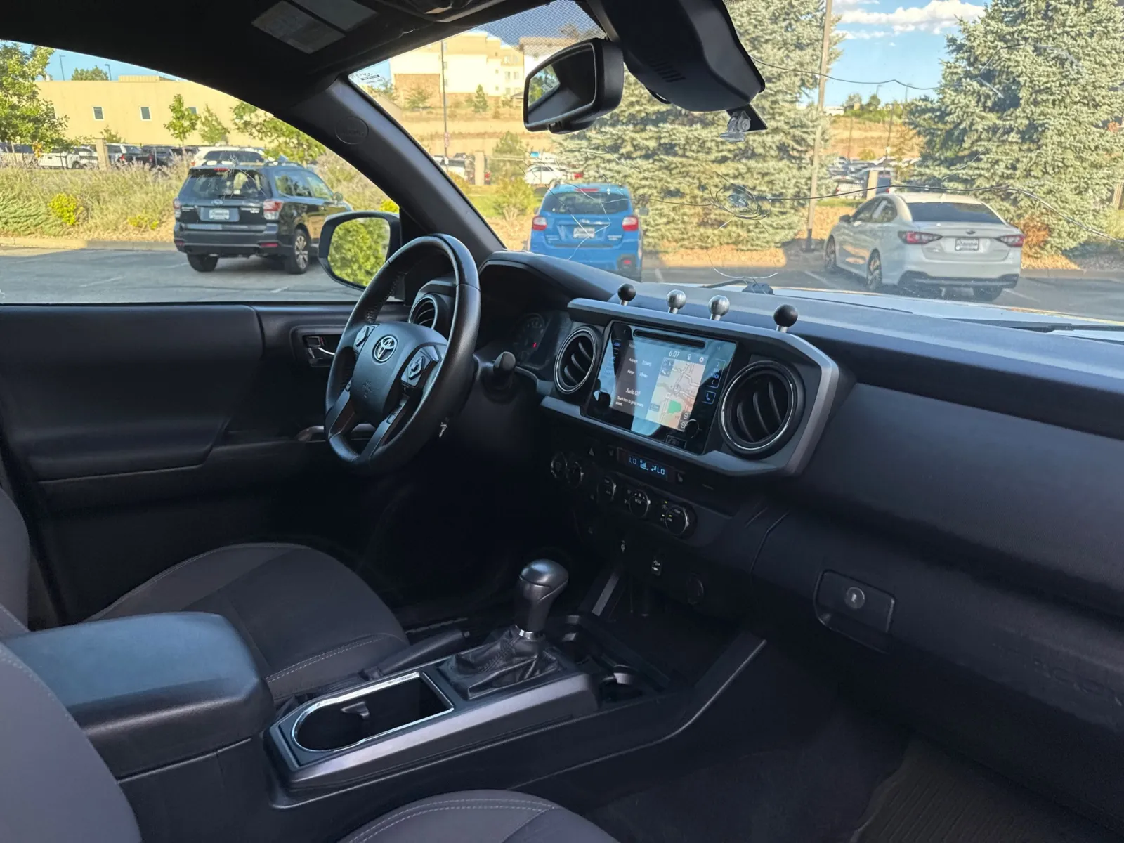 Toyota Tacoma photo 18