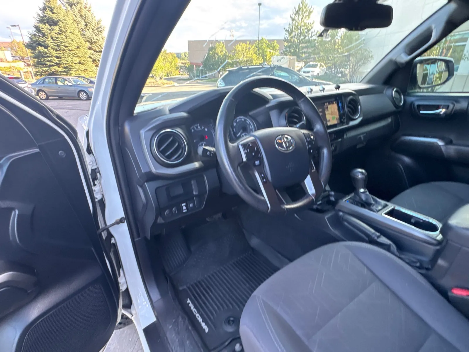 Toyota Tacoma photo 22