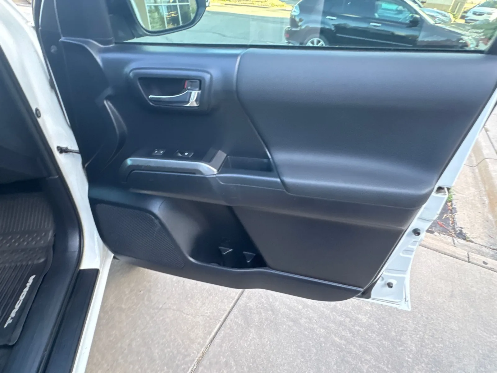 Toyota Tacoma photo 14