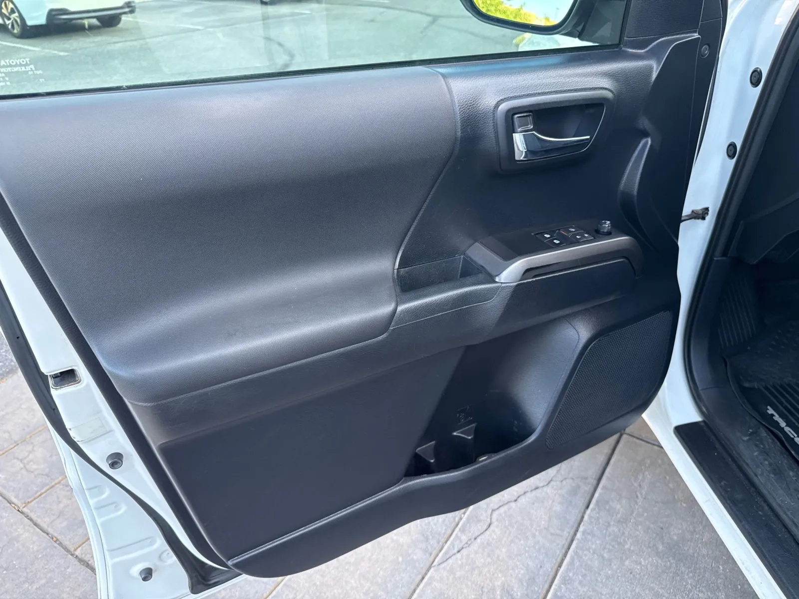 Toyota Tacoma photo 19