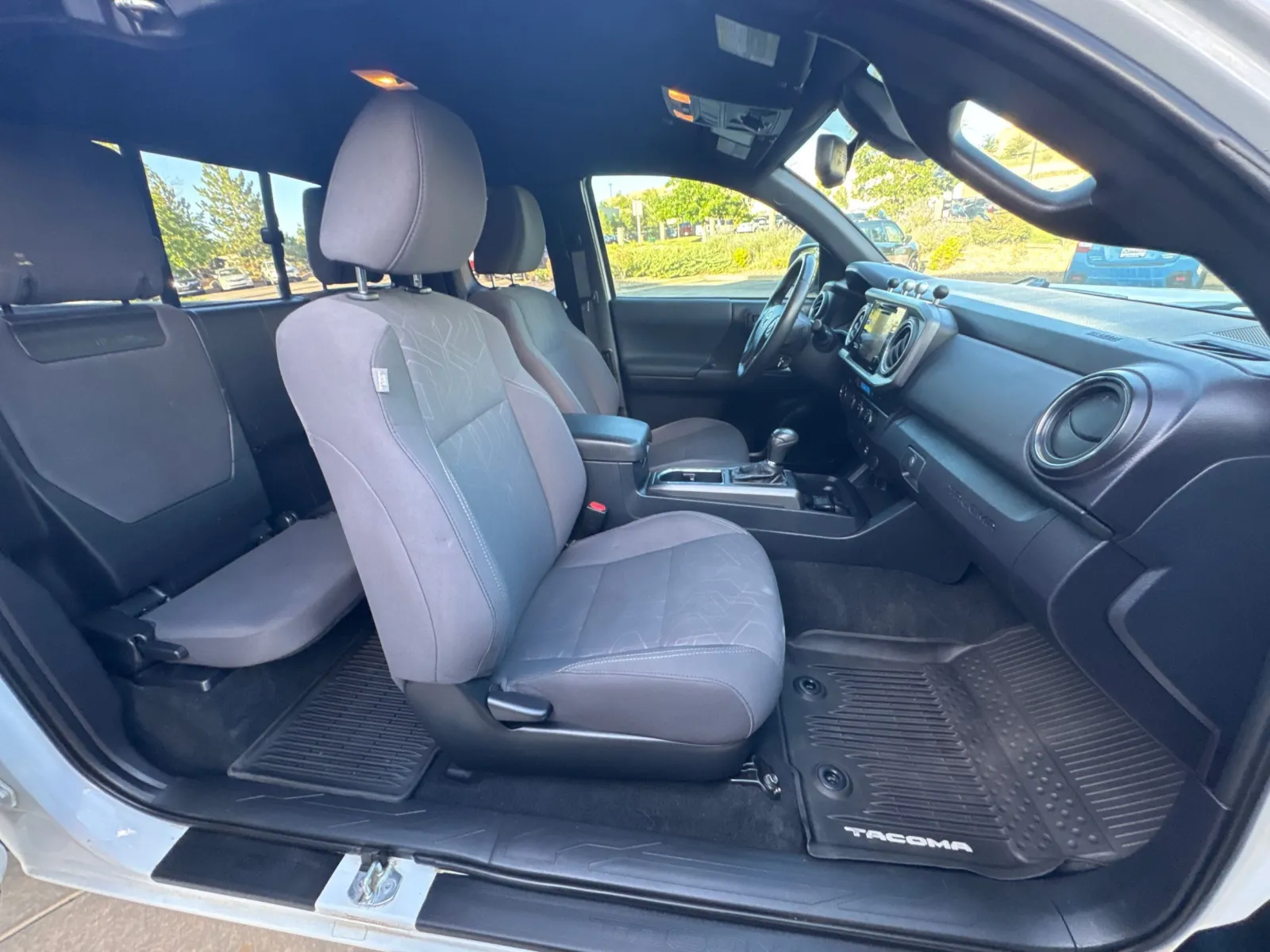 Toyota Tacoma photo 16
