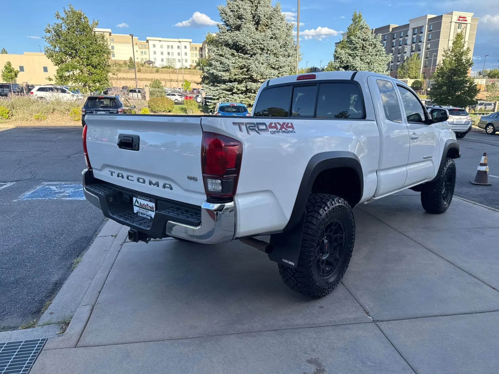 Toyota Tacoma photo 7