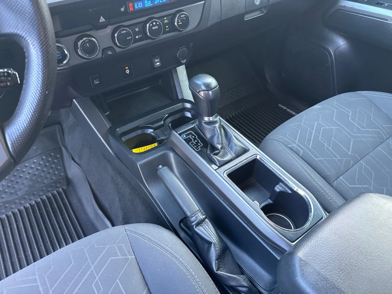 Toyota Tacoma photo 26