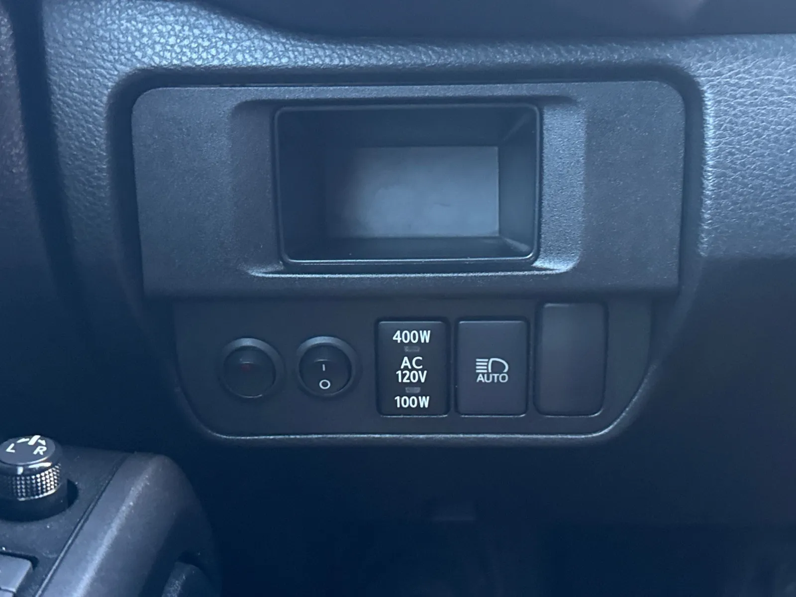 Toyota Tacoma photo 32