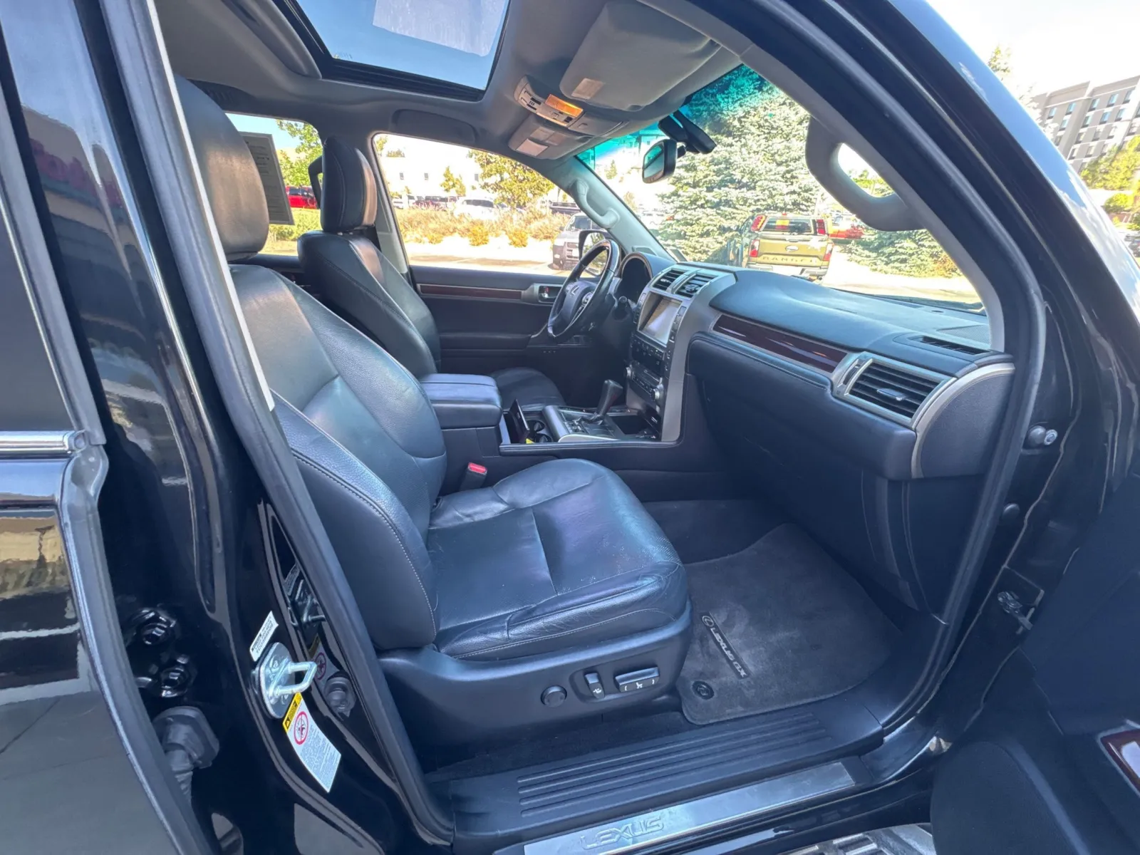 Lexus GX photo 15