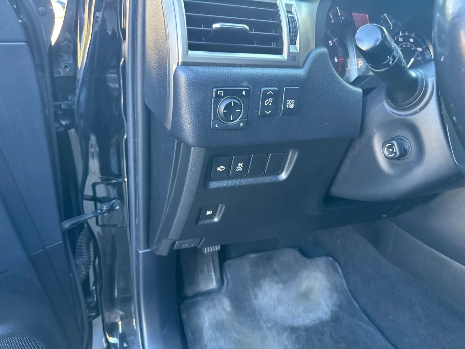 Lexus GX photo 29
