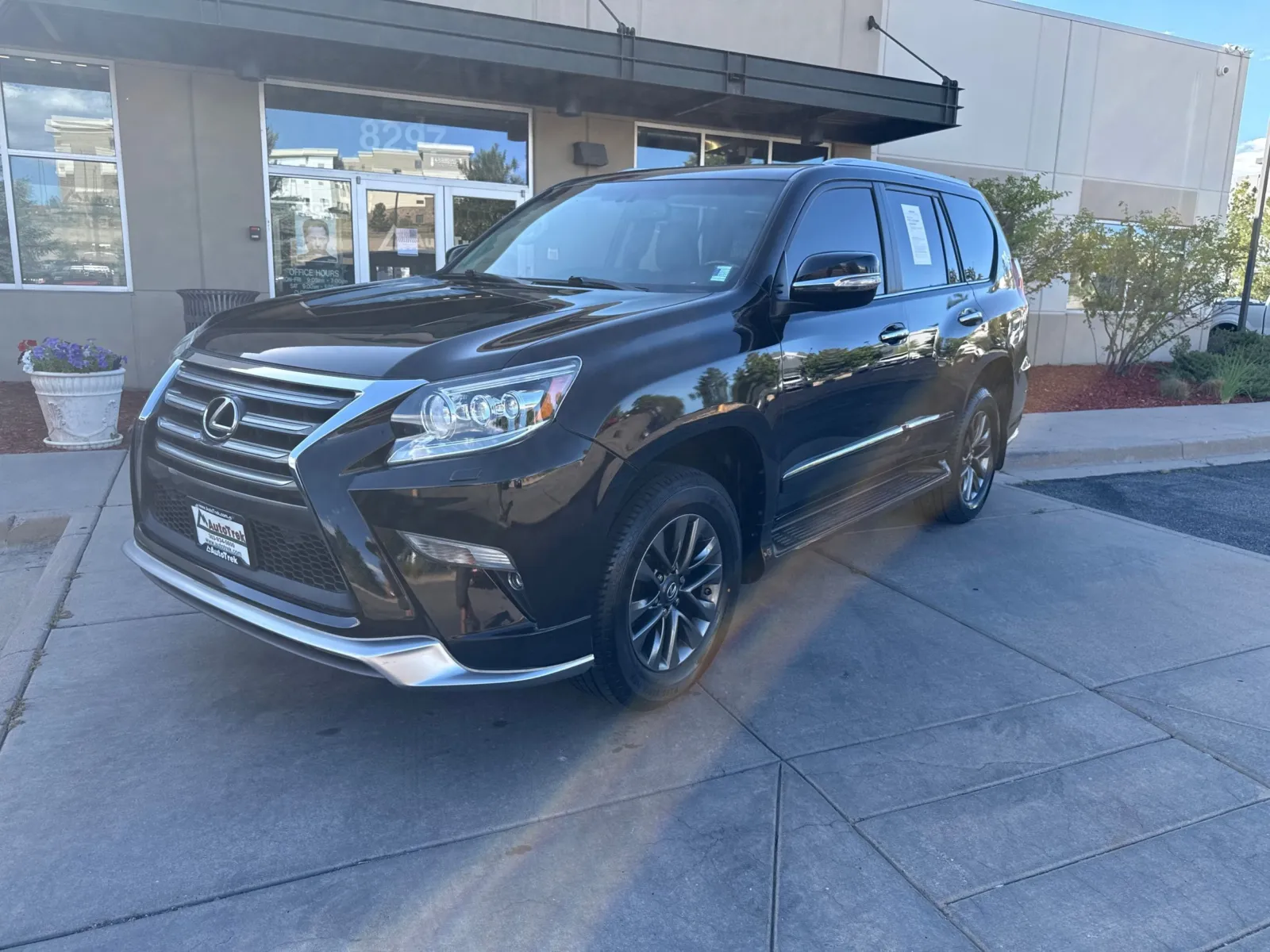 Lexus GX photo 2