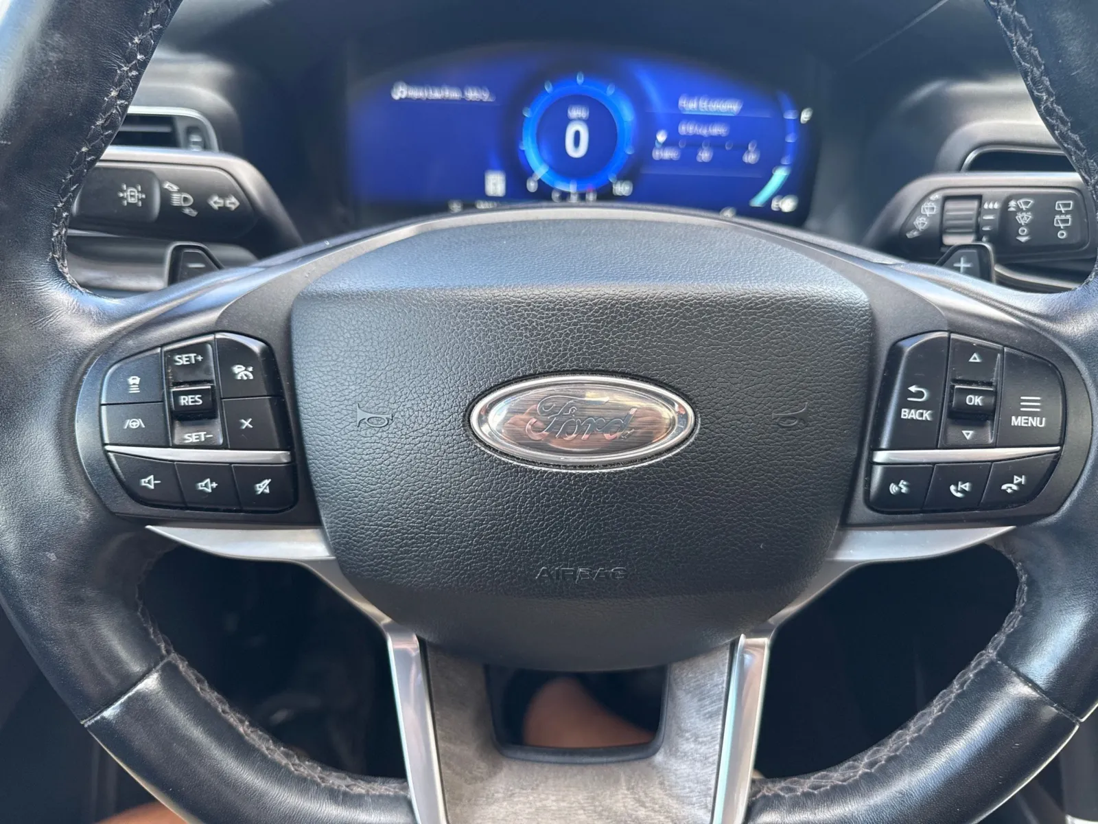 Ford Explorer photo 36