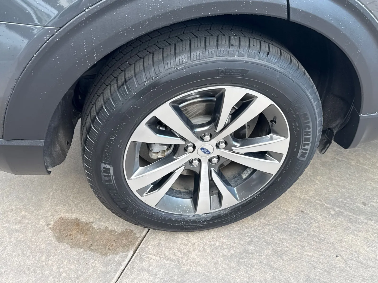 Ford Explorer photo 14
