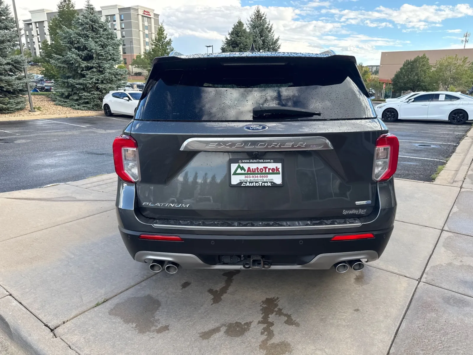Ford Explorer photo 8