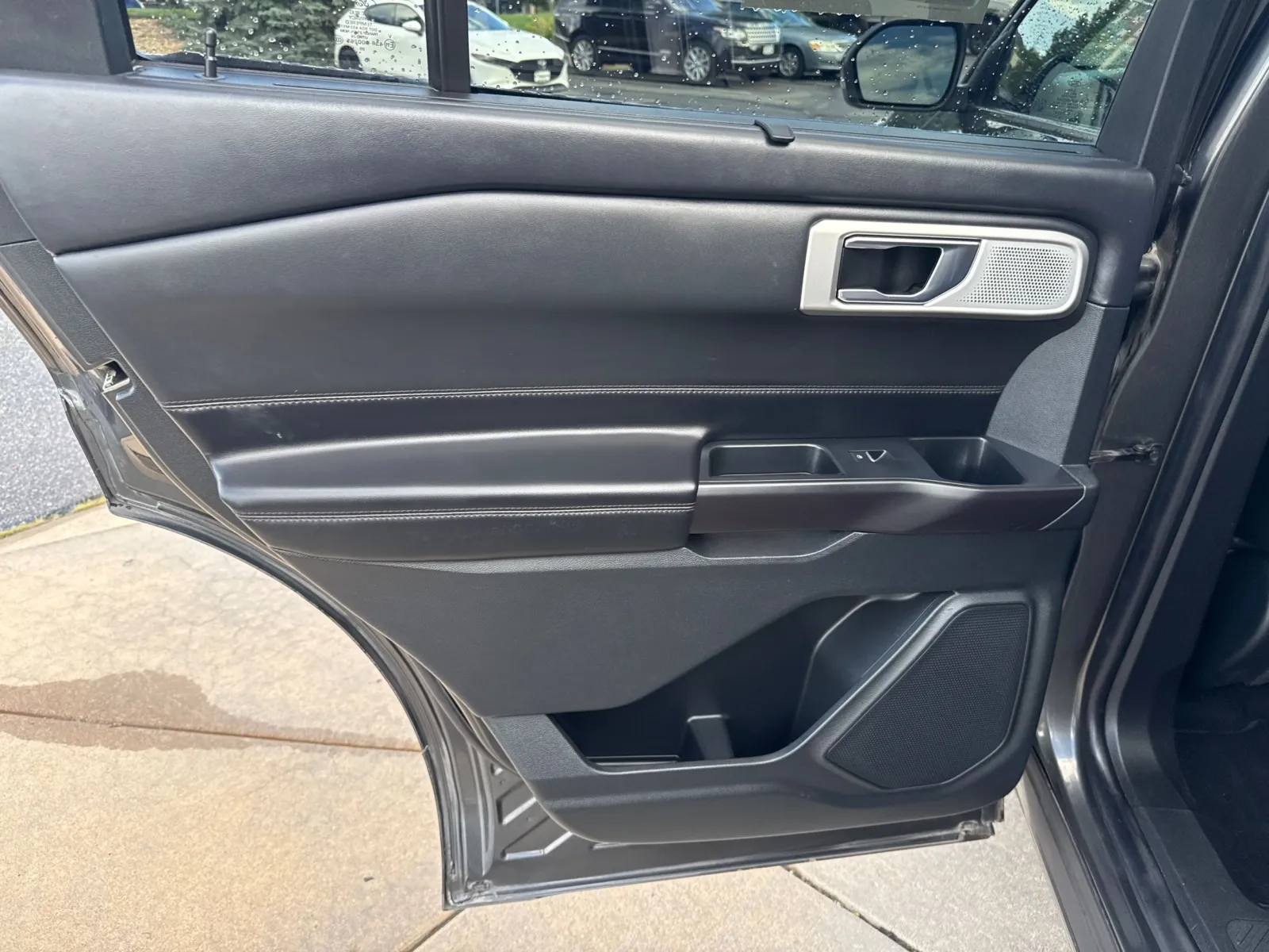 Ford Explorer photo 28
