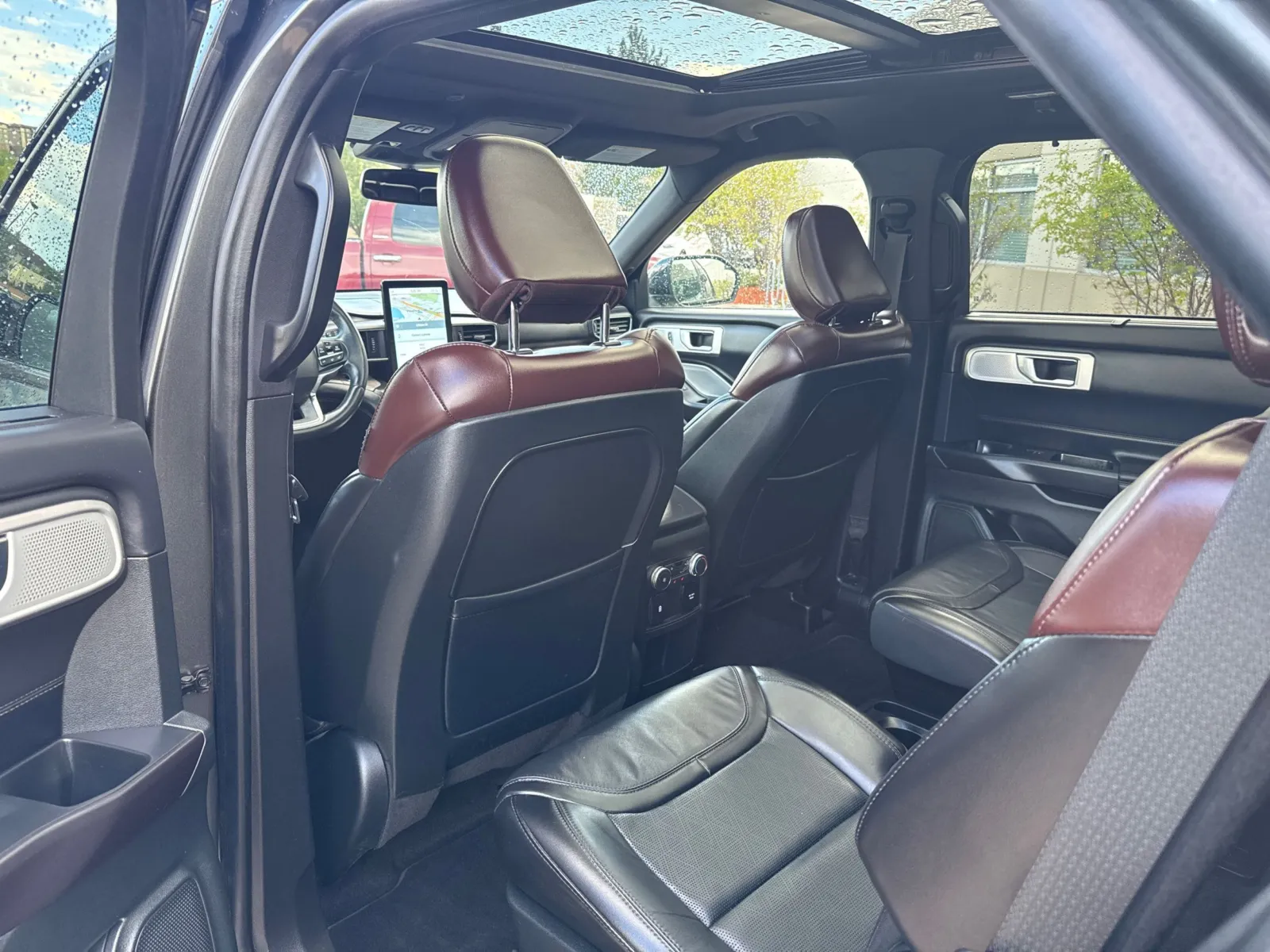 Ford Explorer photo 27