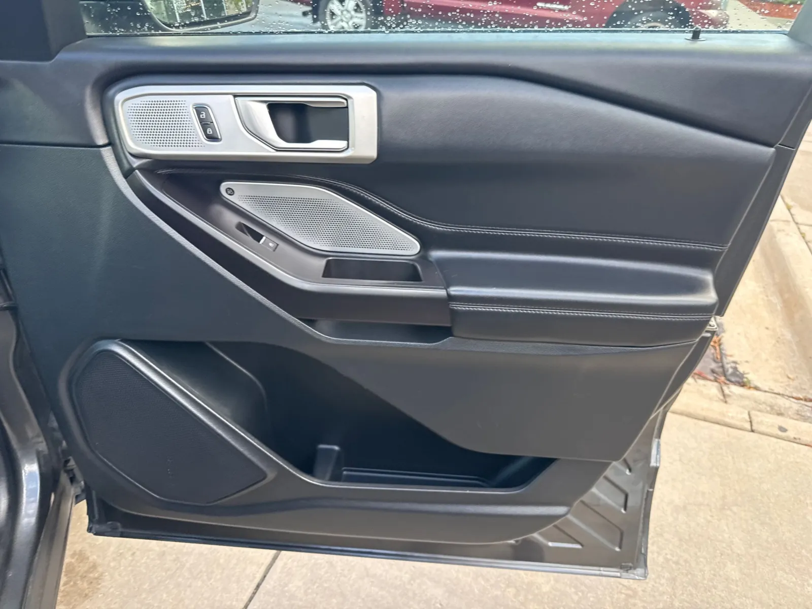 Ford Explorer photo 16