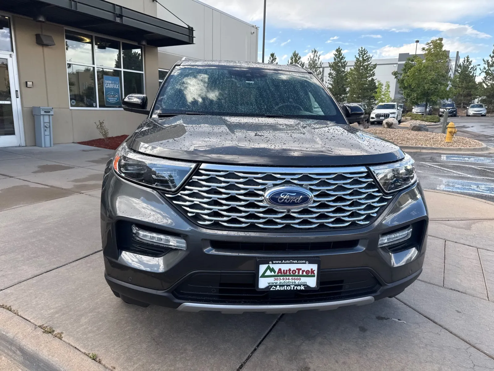 Ford Explorer photo 3