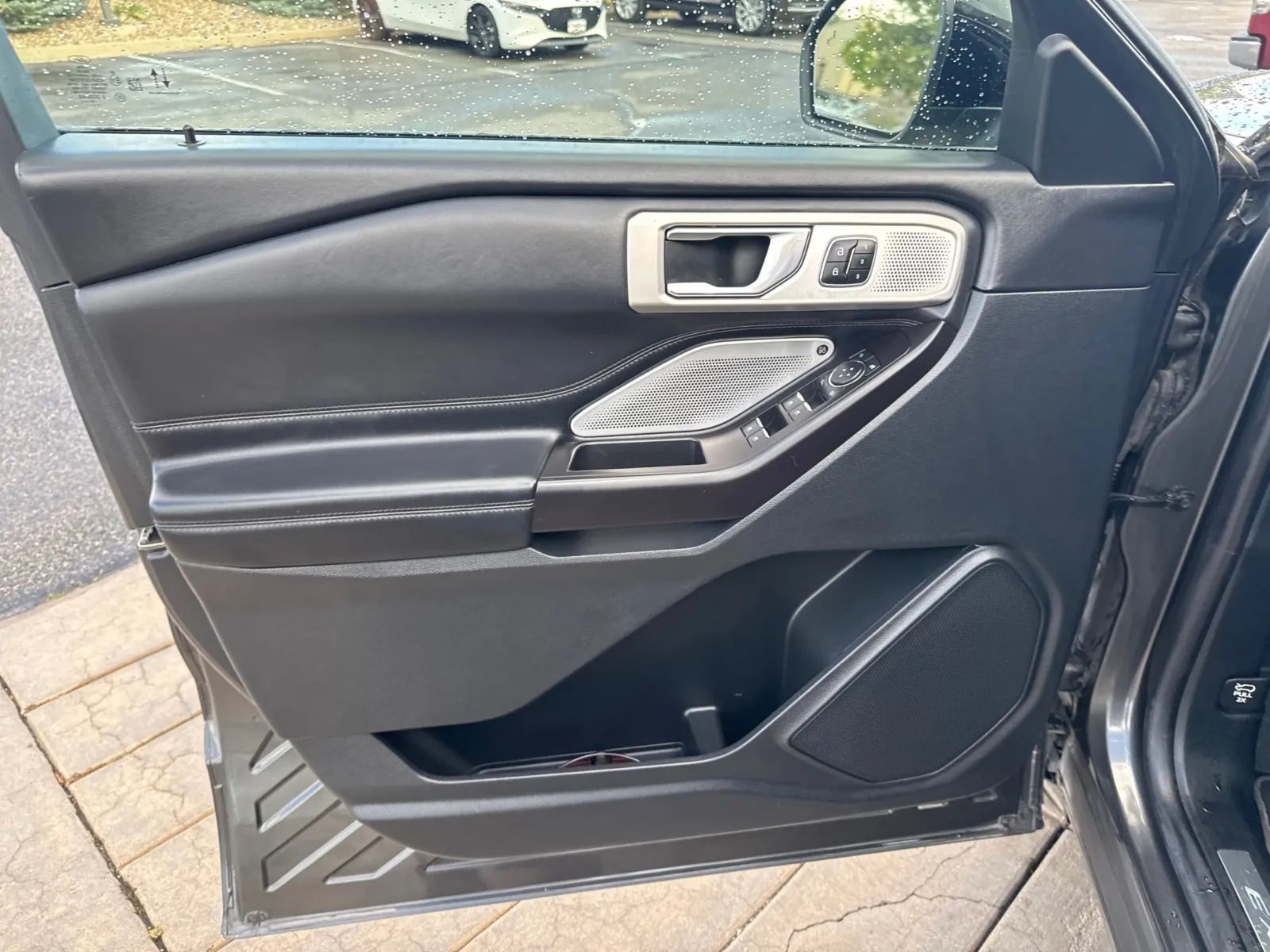 Ford Explorer photo 31
