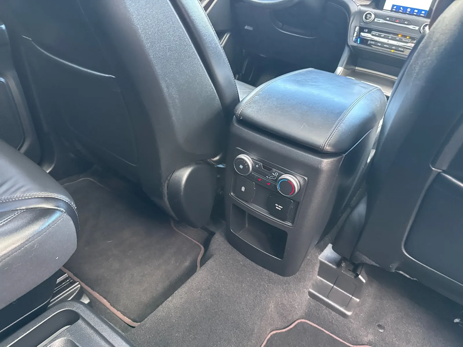 Ford Explorer photo 24