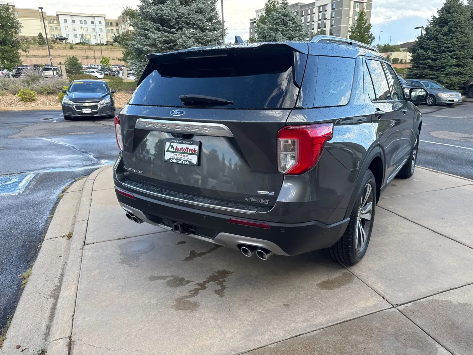 Ford Explorer photo 7