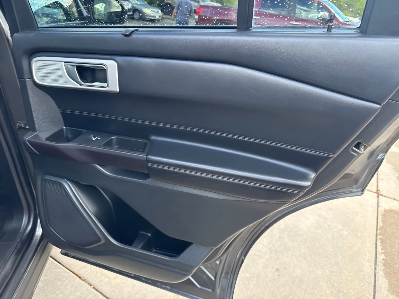 Ford Explorer photo 21