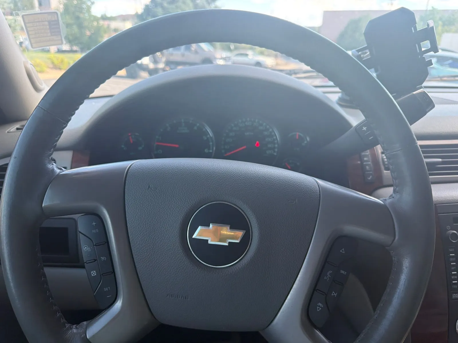 Chevrolet Tahoe photo 24
