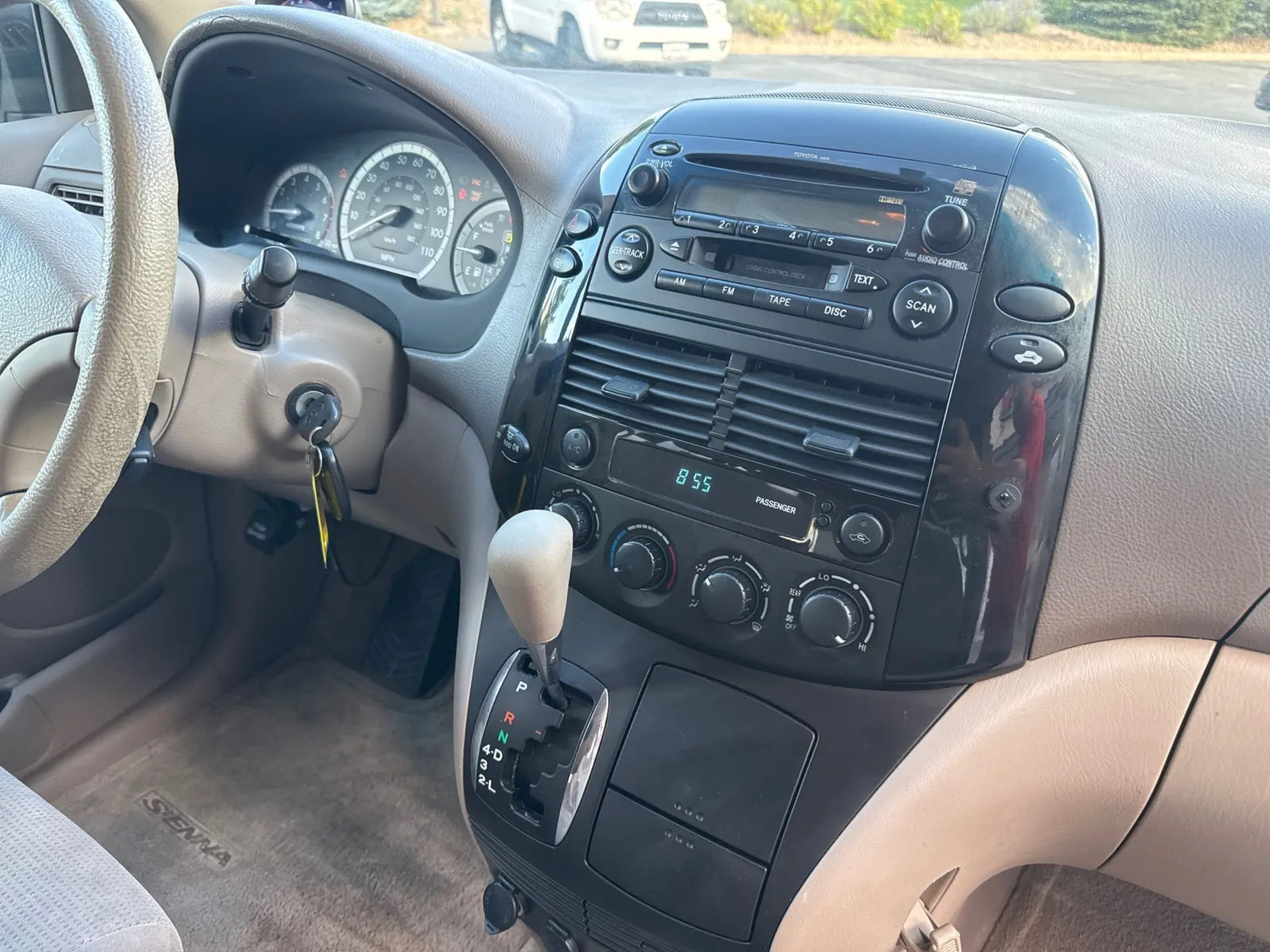 Toyota Sienna photo 17
