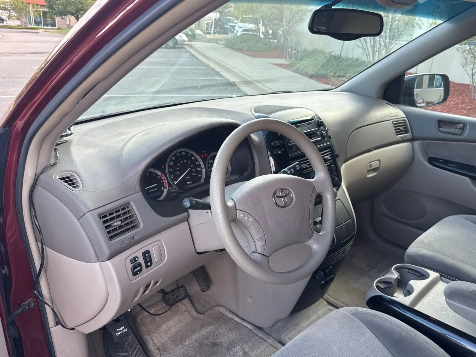 Toyota Sienna photo 27