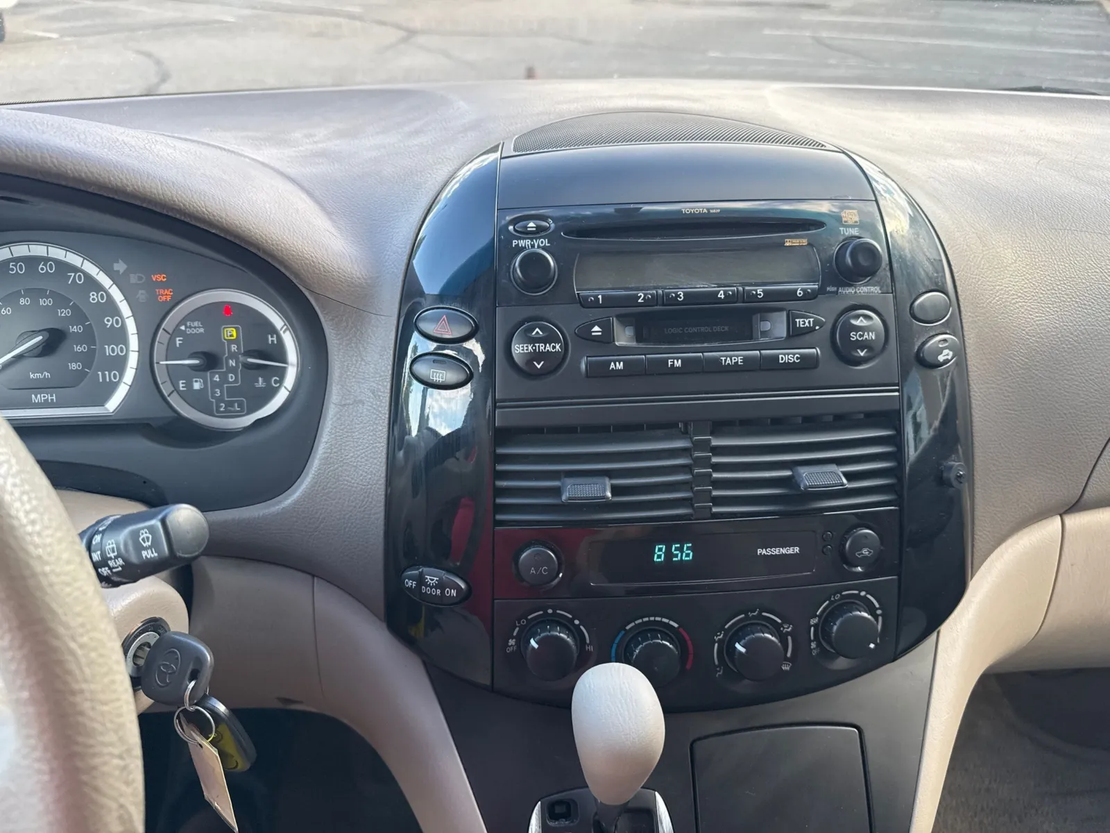 Toyota Sienna photo 30