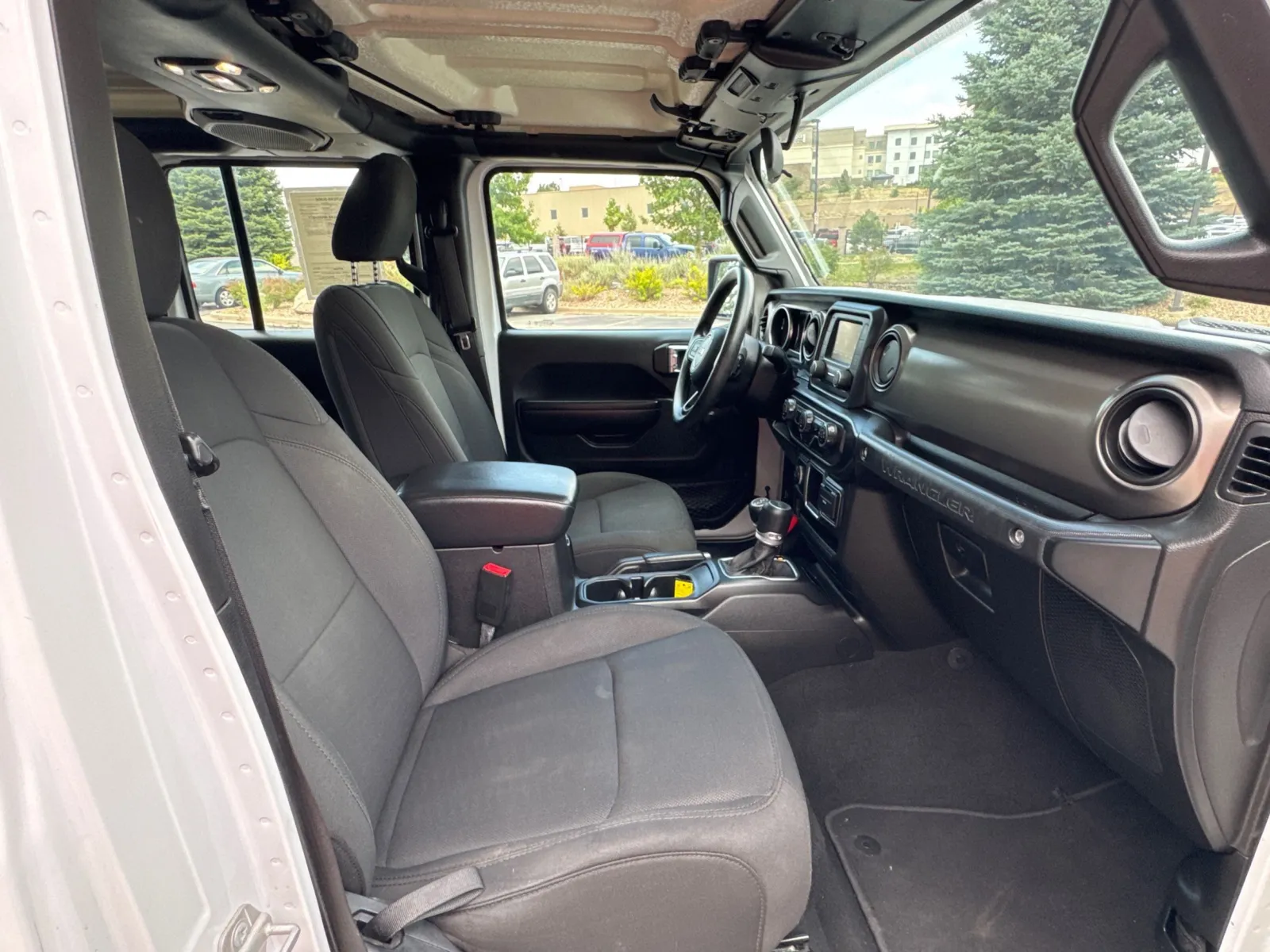 Jeep Wrangler photo 17
