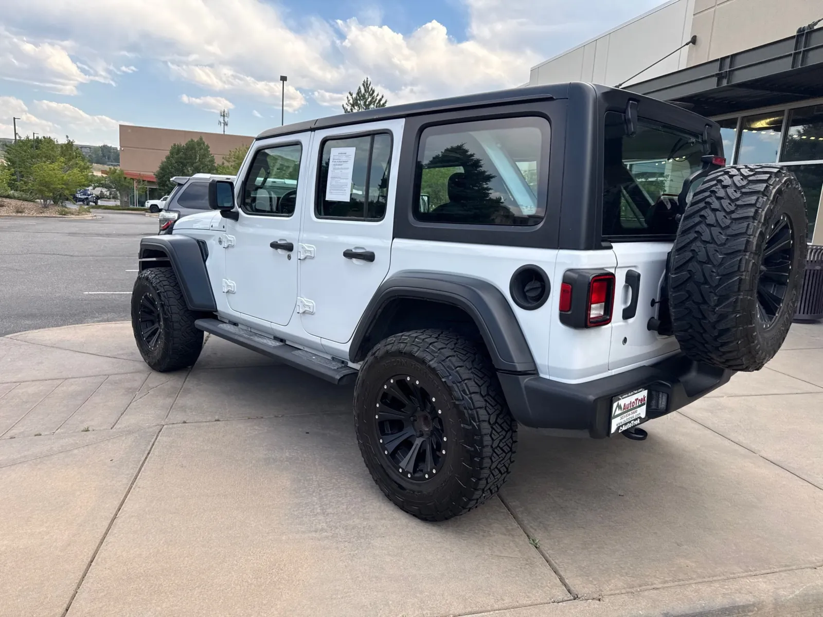Jeep Wrangler photo 8