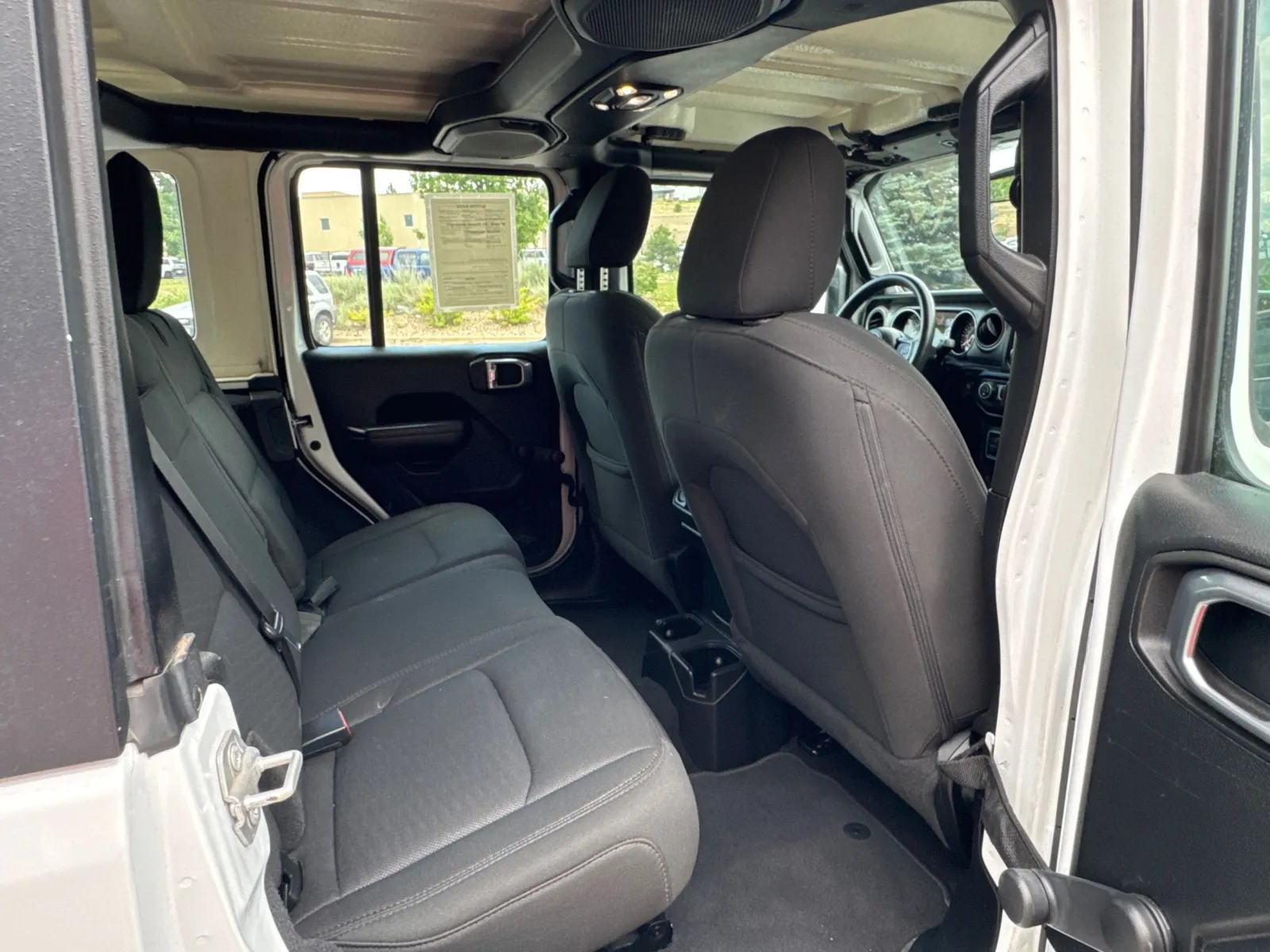Jeep Wrangler photo 19