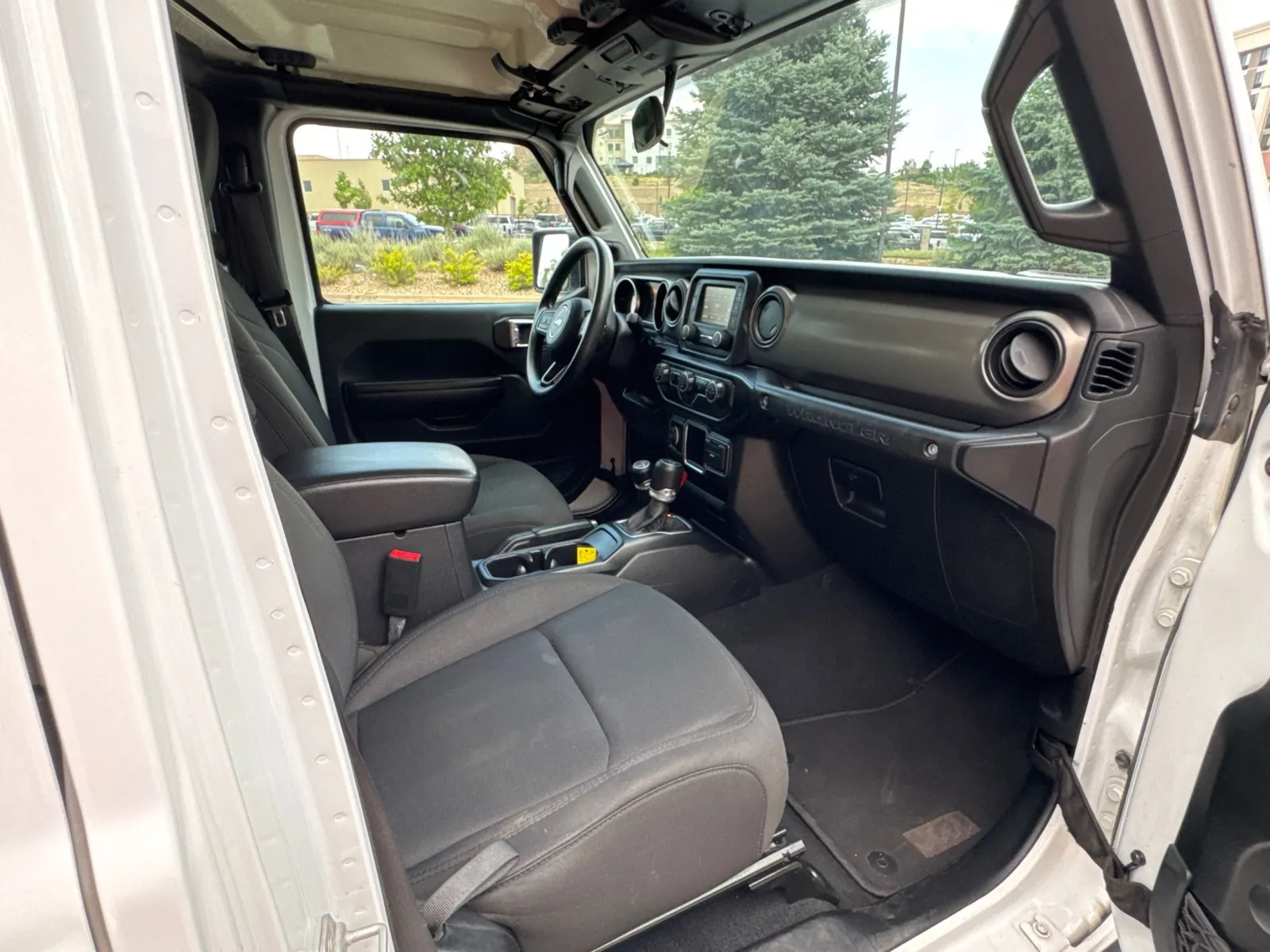 Jeep Wrangler photo 16