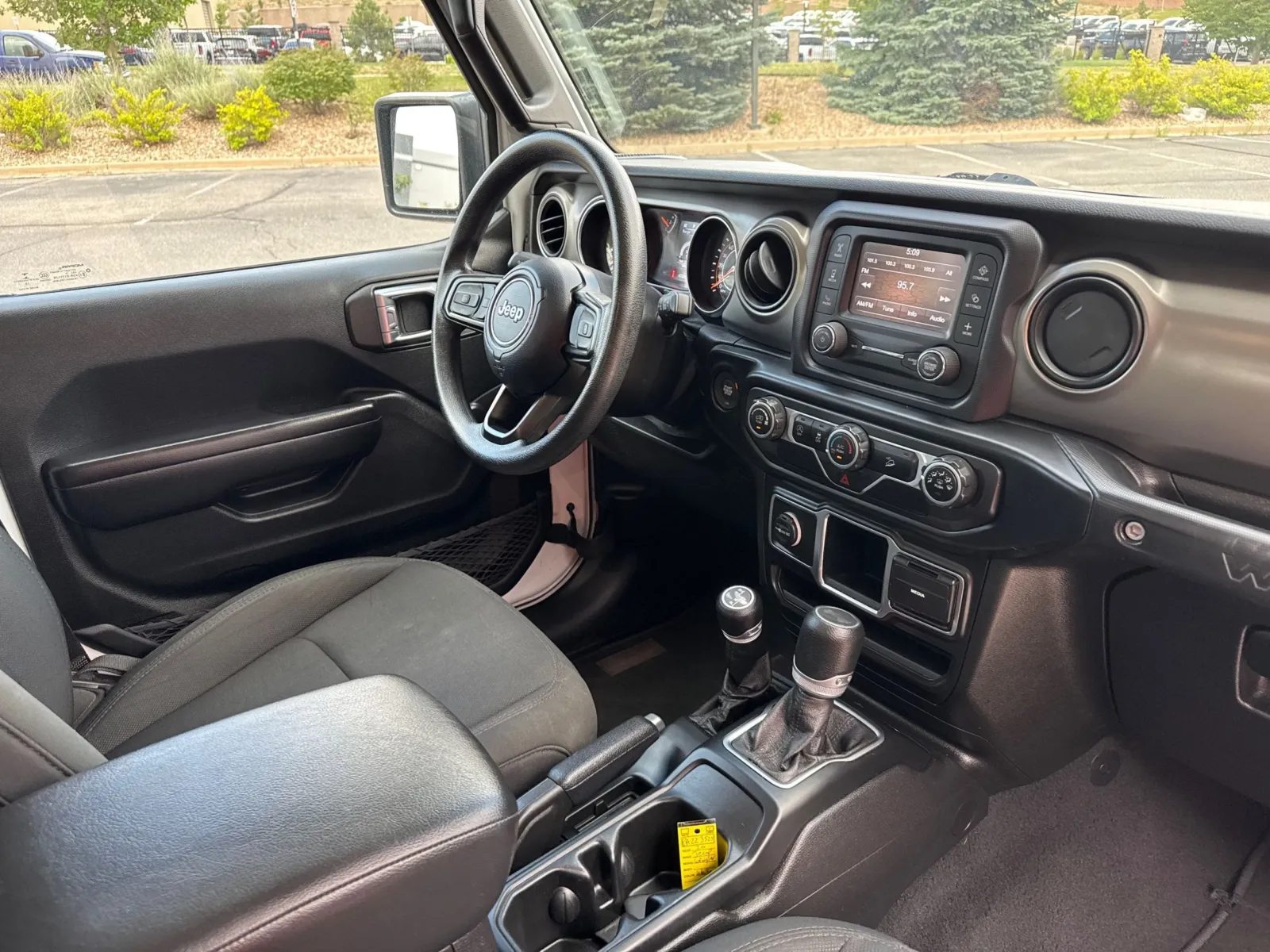 Jeep Wrangler photo 18