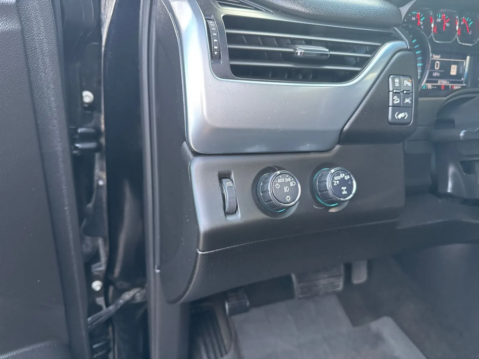 Chevrolet Tahoe photo 32