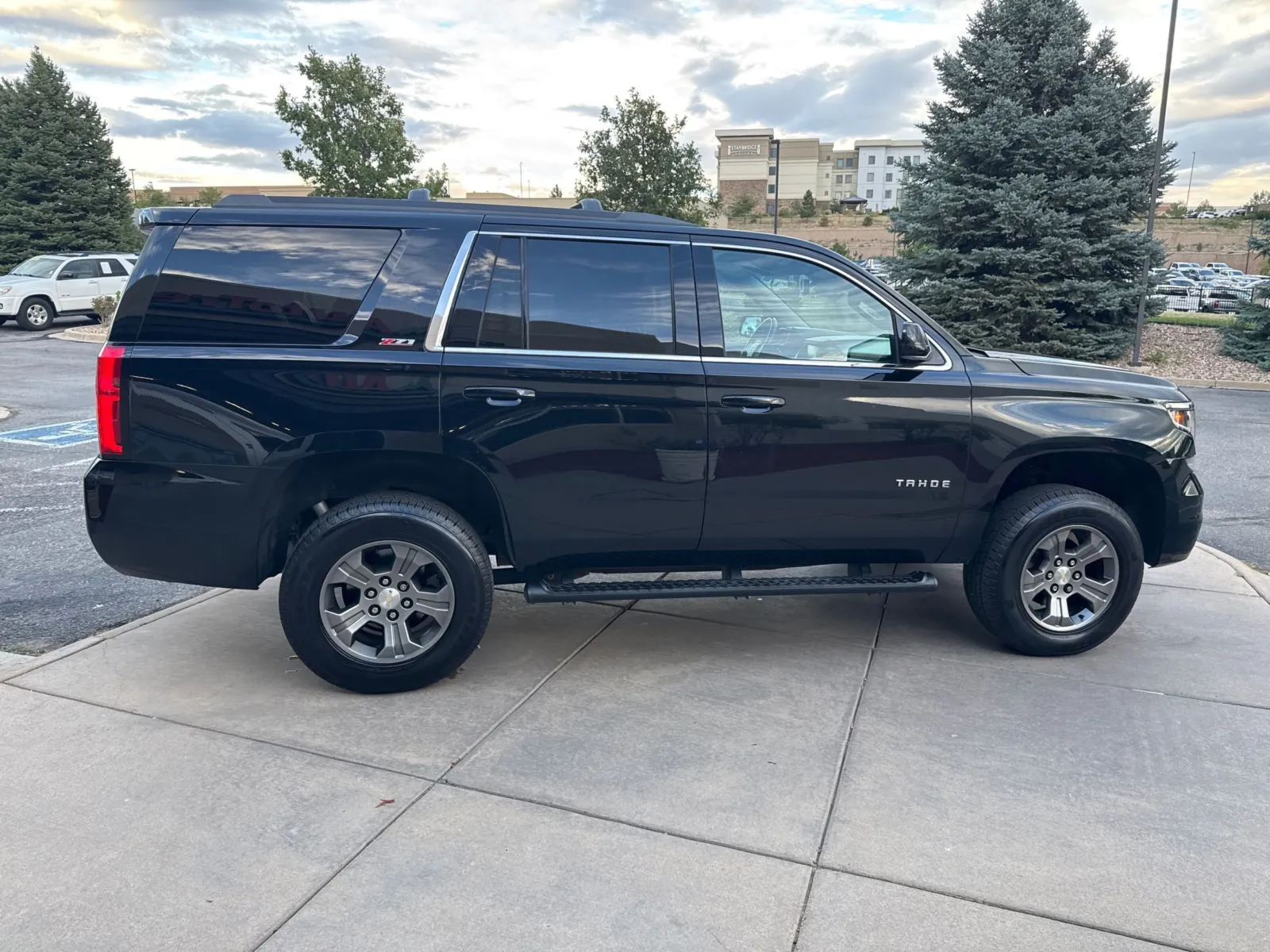 Chevrolet Tahoe photo 6
