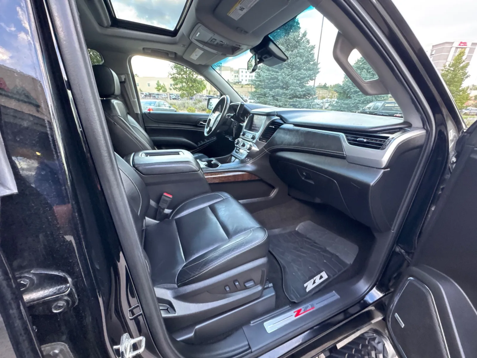 Chevrolet Tahoe photo 17