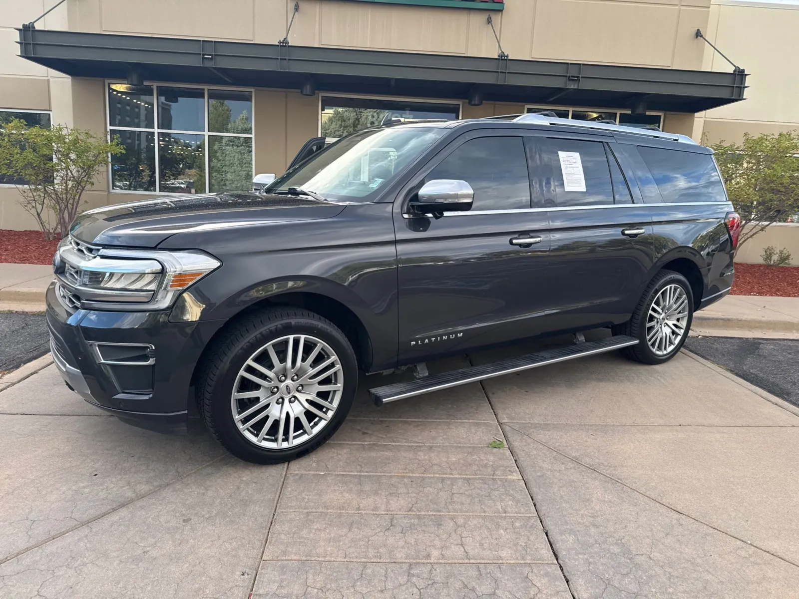 Ford Expedition photo 2