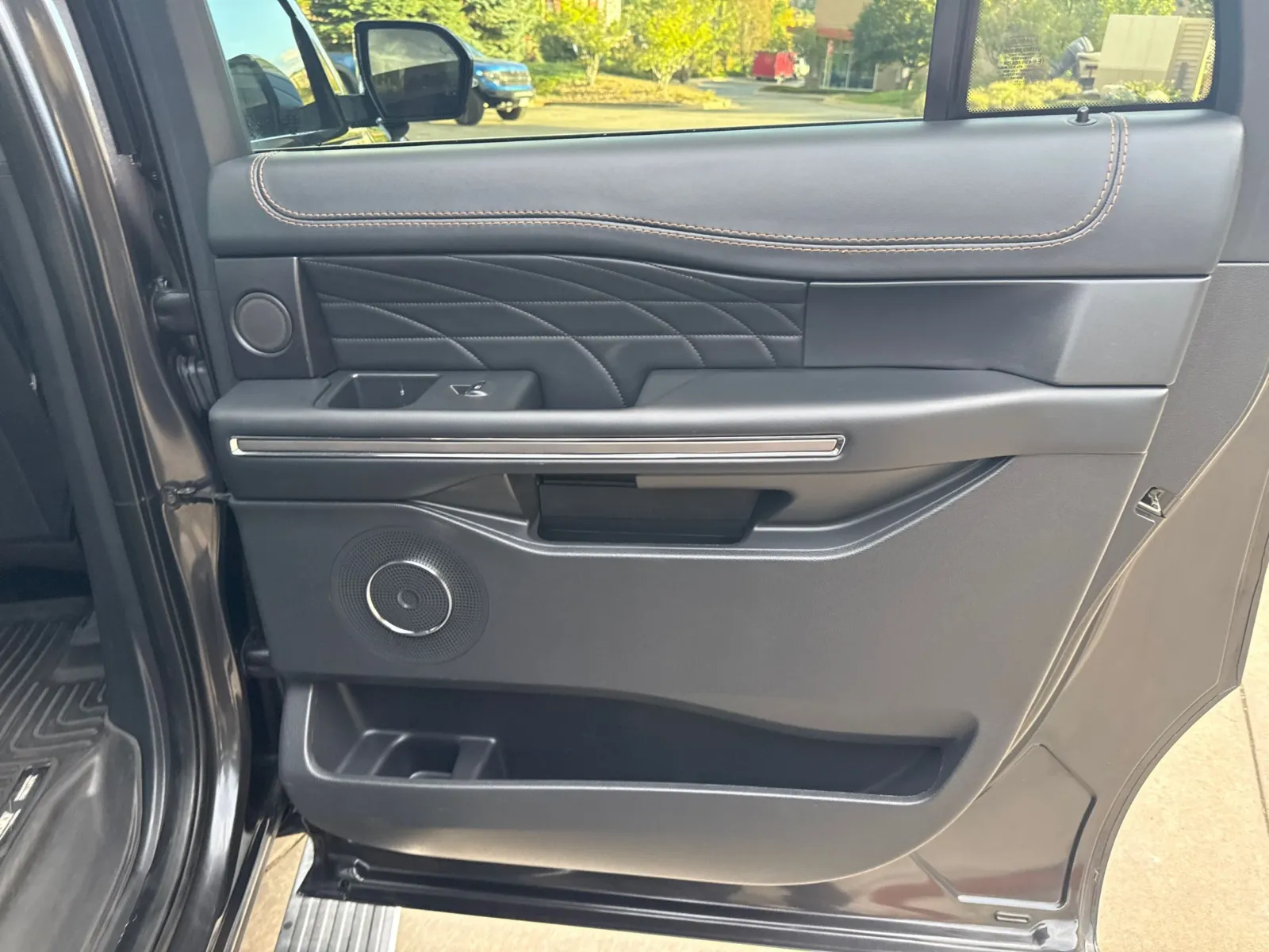 Ford Expedition photo 24
