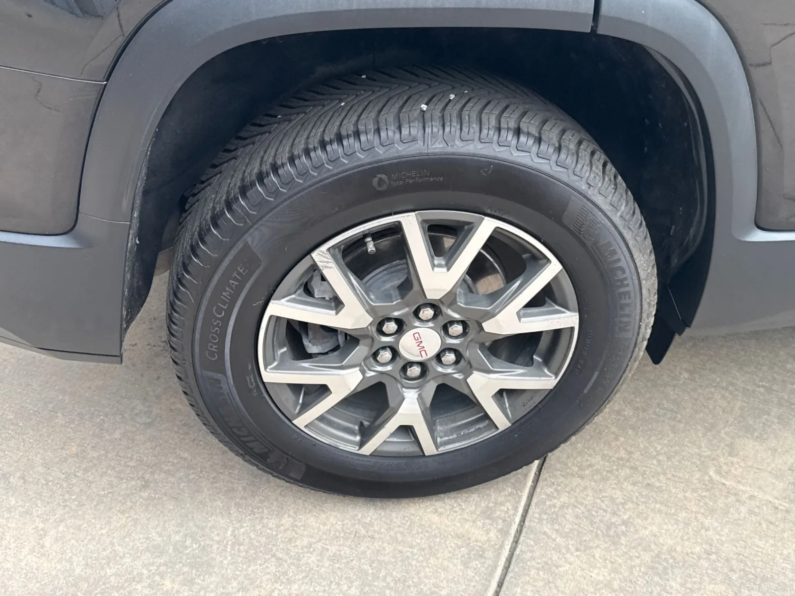 GMC Acadia photo 16