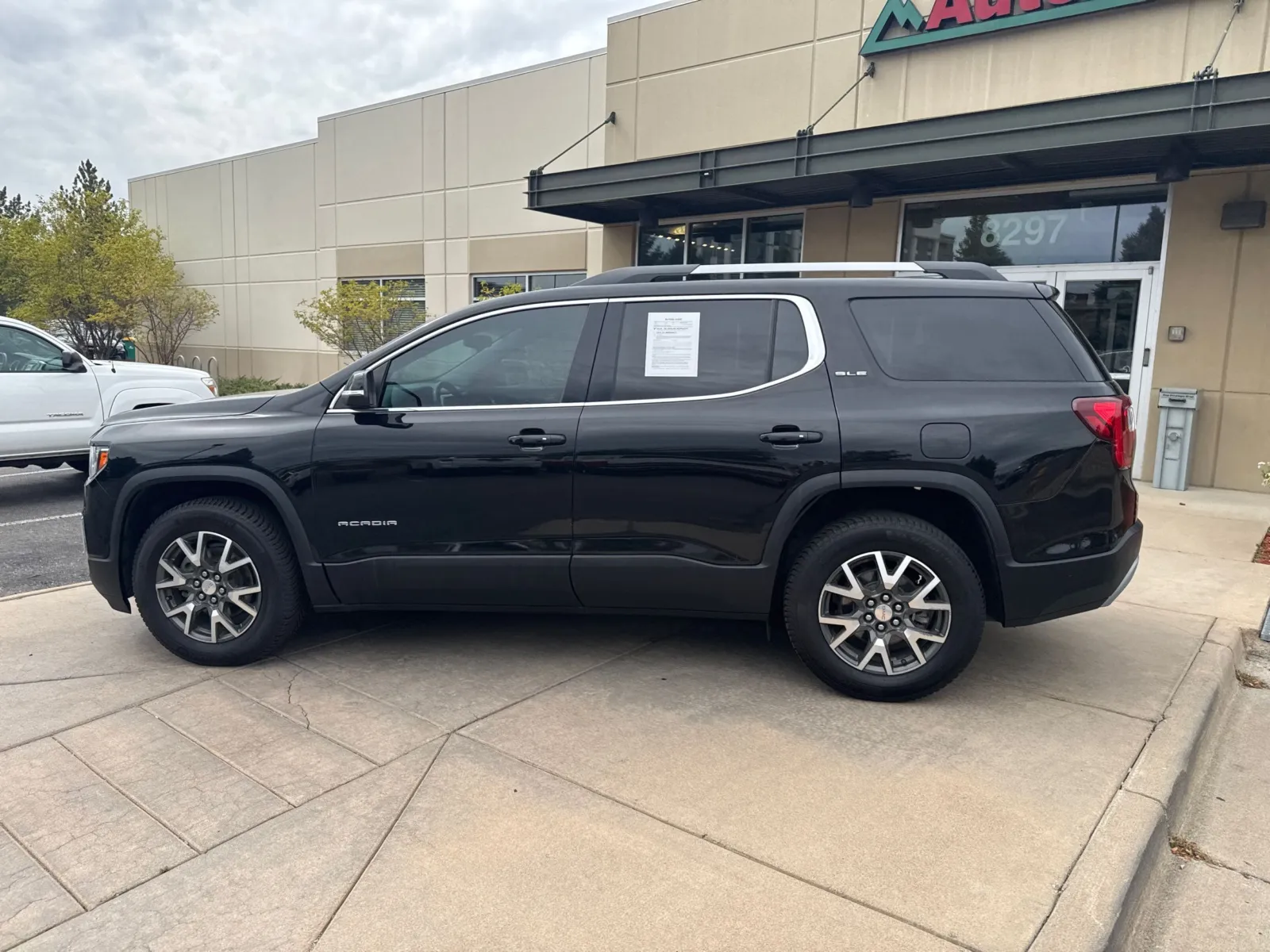 GMC Acadia photo 12