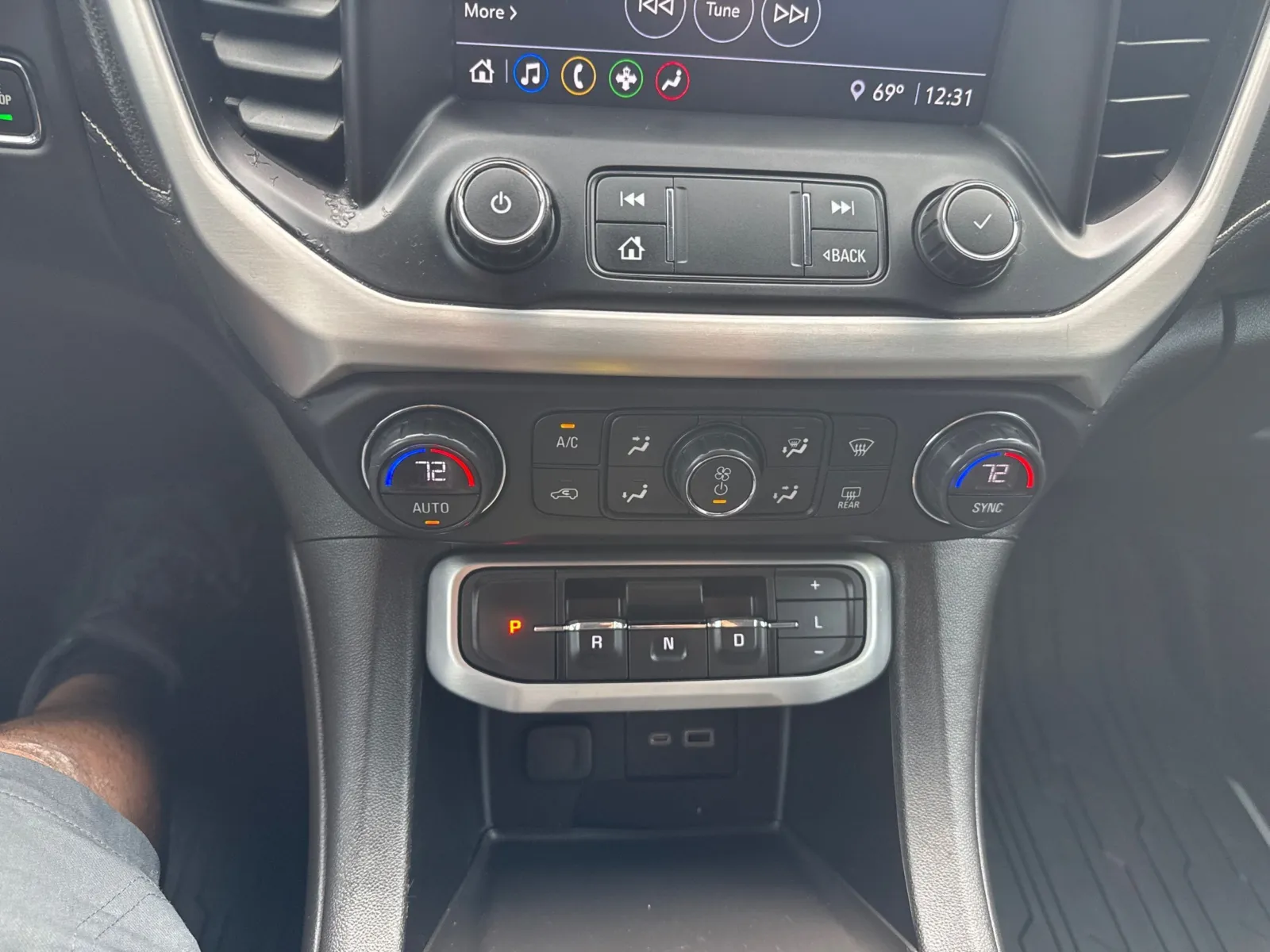 GMC Acadia photo 37
