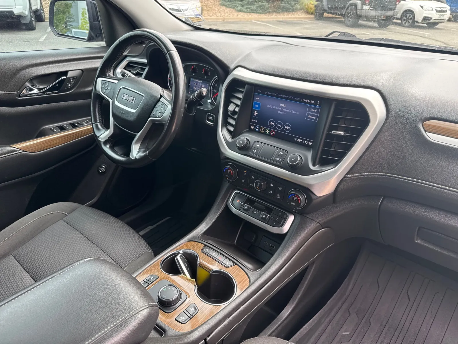 GMC Acadia photo 20