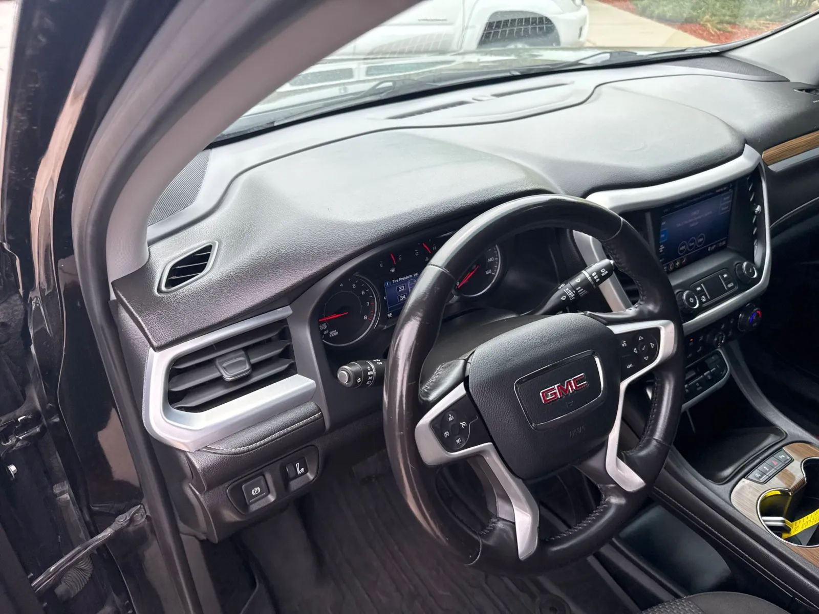 GMC Acadia photo 32