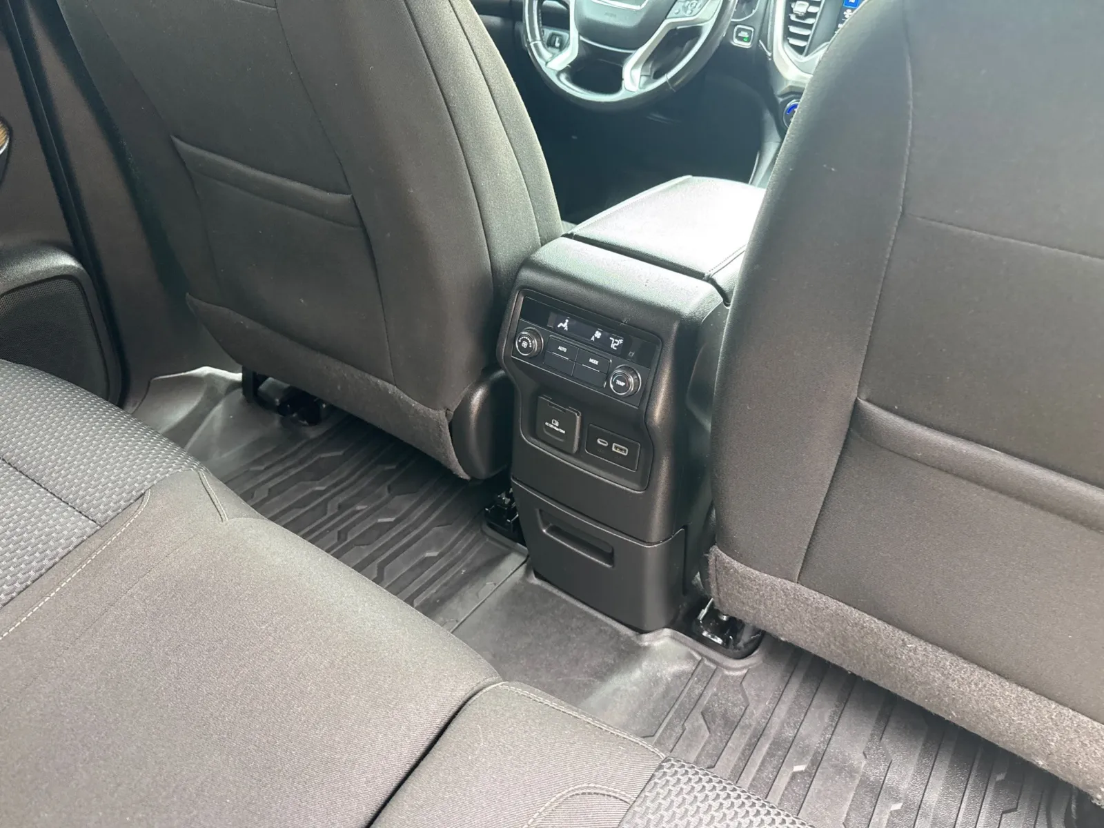 GMC Acadia photo 23