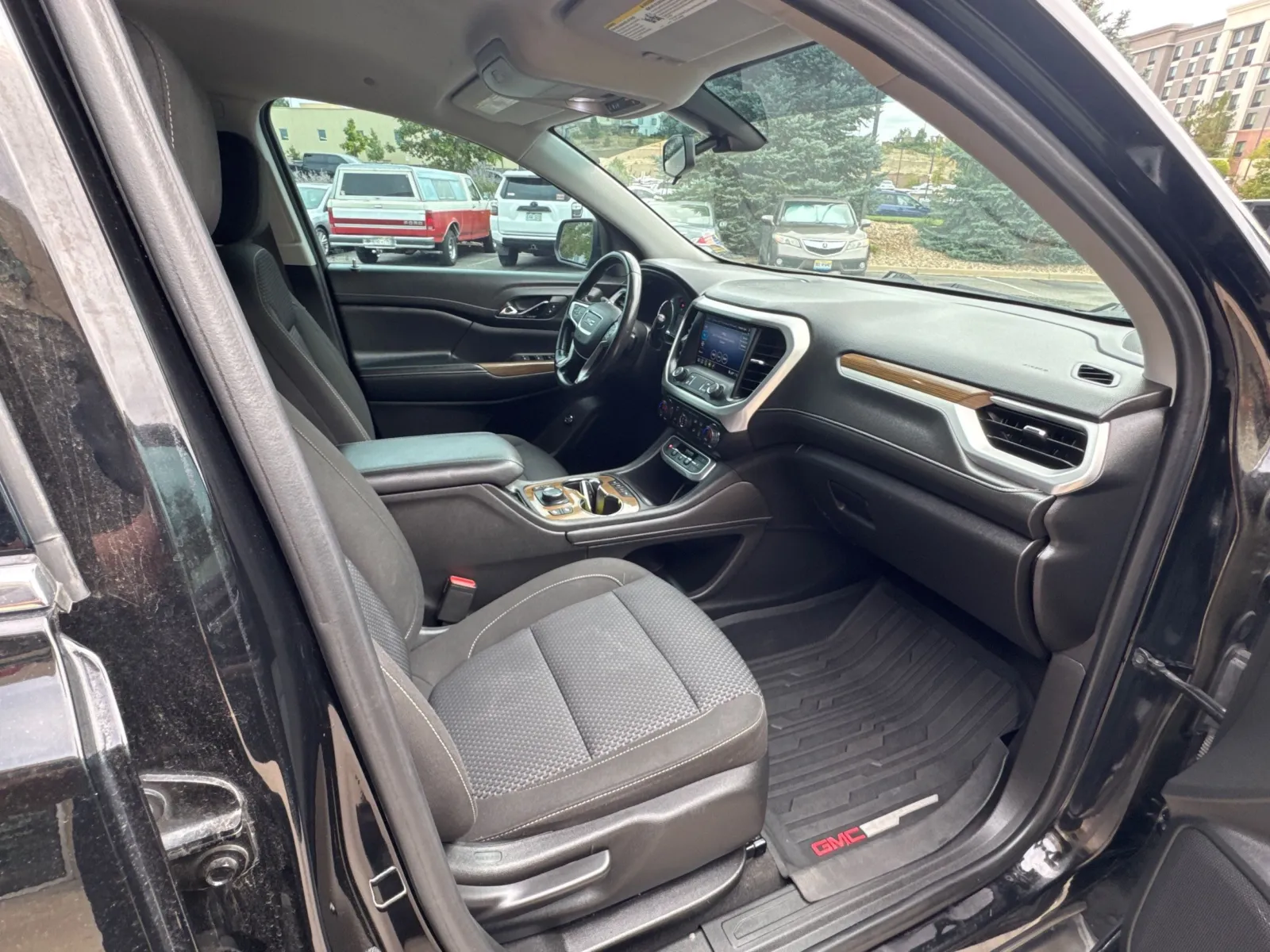 GMC Acadia photo 19