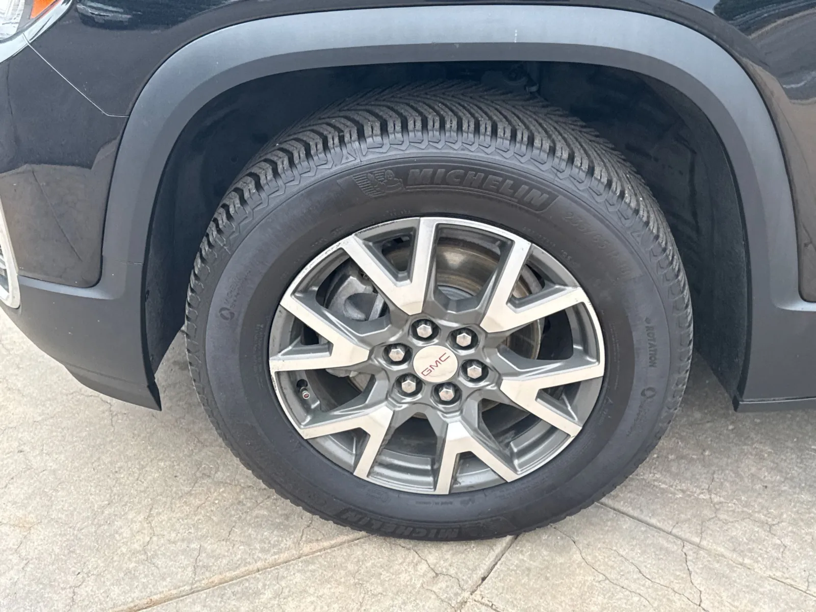GMC Acadia photo 14