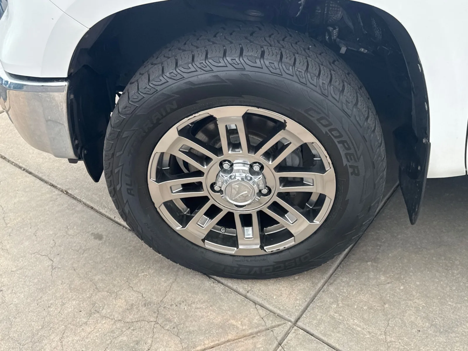 Toyota Tundra photo 9