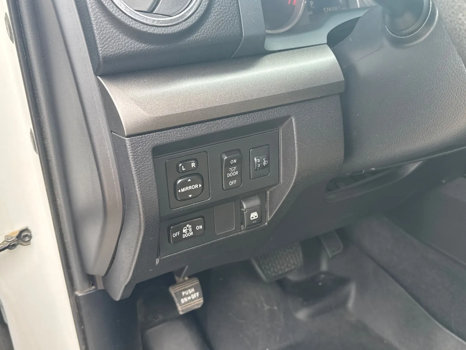 Toyota Tundra photo 25