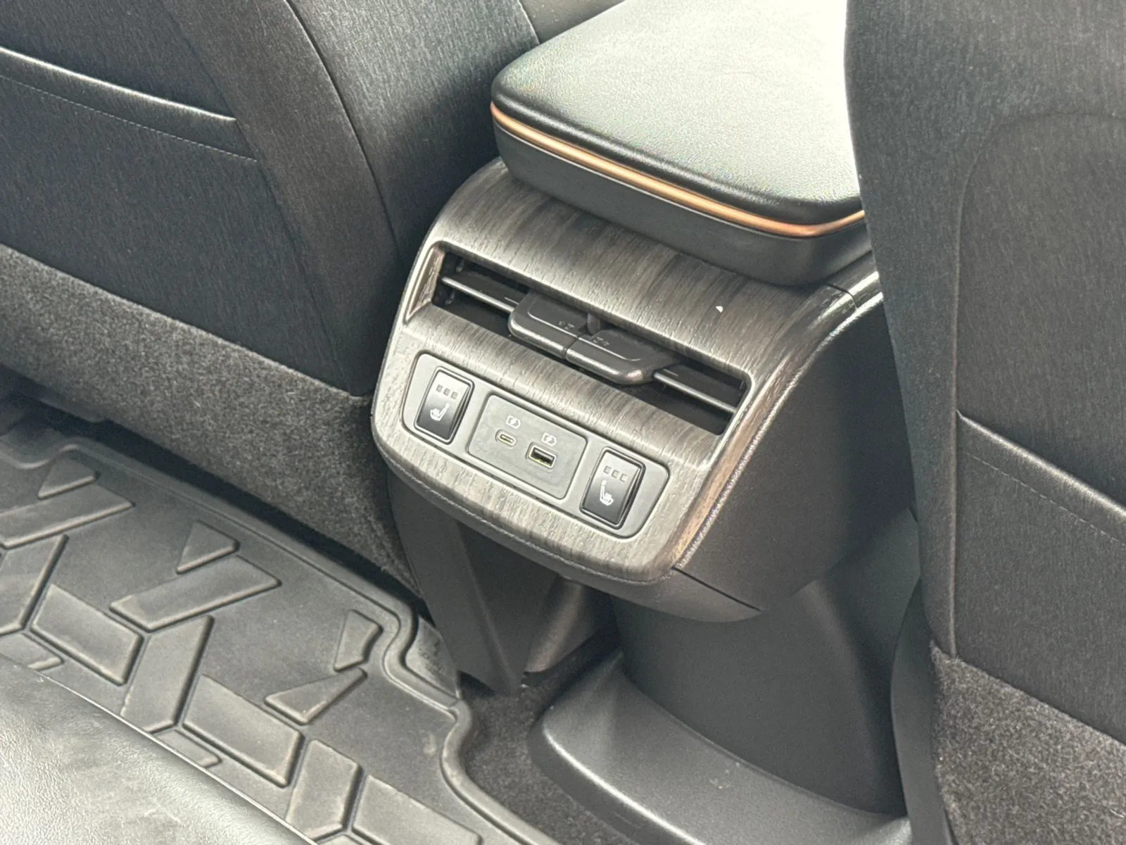 Nissan Ariya photo 24